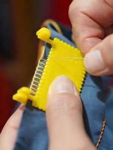 2件装夹式缝纫工具 - 耐用塑料边缘缝纫锁扣和编织夹，可拆卸人体工学设计，适合初学者和老年人，表面光滑的精密织物修补工具，黄/白两色可选，缝纫，缝纫用品，工艺用品，缝纫夹，衣夹，衣物夹 - 彩色 - 查看 5