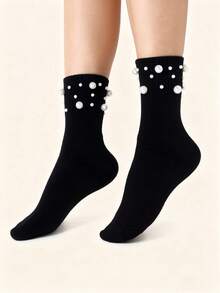 1 par de calcetines de algodón negro con decoración de perlas para mujer