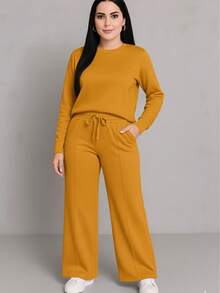 Traje 2 piezas casual de otoño que incluye blusa corta holgada y pantalones pierna ancha tipo pata elefante amplios y cordón en la cintura tela sin transparencias - Mostaza Amarilla - Ver 2