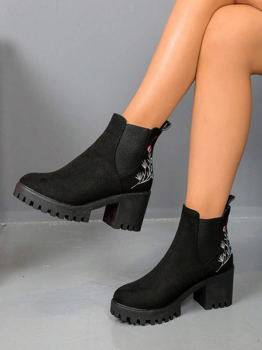 Women's Vintage Embroidered Ankle Boots, Thick Sole, British Style Chunky High Heel Short Boots, Plus Size, Spring/Autumn - Black - View 1