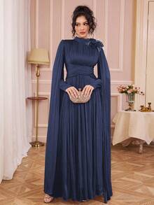 女士纯色立领褶裥连衣裙，高腰设计，肩部饰有手工3D立体花卉装饰，优雅长袖连衣裙，配有超长缎带，面料柔软，适合多种场合，闪亮面料适合派对、晚宴、正式活动、简约奢华的春季婚礼。 - 寶藍色 - 查看 3