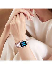 Conjunto de correa y caja de reloj con brillantes diamantes de imitación, compatible con Apple Watch para mujer. Elegante correa metálica con incrustaciones de diamantes de imitación y caja hueca de policarbonato con doble hilera de diamantes de imitación. Compatible con Apple Watch Series Ultra/11/10/9/8/7/6/5/4/3/SE, 38/40/41/42/44/45/46/49 mm. Preciosa y brillante correa y caja.