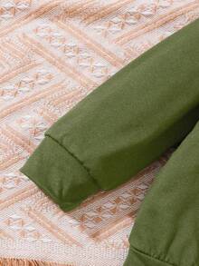 男宝宝秋冬新款休闲户外可爱服装套装字母印花迷彩连帽时尚卫衣长裤两件套