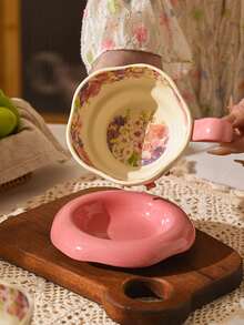 1 pezzo Set tazza e piattino in ceramica con motivo floreale, tazza e piattino in ceramica in stile vintage a forma di petalo con delicati dettagli floreali dipinti a mano, adatti per caffè, infusione di tè ai fiori, si adatta alla decorazione vintage della casa e al tè pomeridiano primaverile