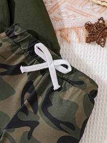 男宝宝秋冬新款休闲户外可爱服装套装字母印花迷彩连帽时尚卫衣长裤两件套