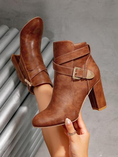 بوت الكاحل ذات الكعب السميك للنساء باللون البني، بوت جديدة للخريف/الشتاء ذات رؤوس مدببة وأنيقة وجذابة، بوت متوسطة الطول مع سحاب جانبي، مصنوعة من جلد ناعم مزينة بإبزيم، بوت قصيرة بتصميم إنجليزي رفيع