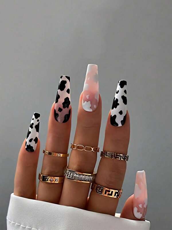 24 Stücke lange Sarg-Form Aufklebe-Nägel in Ballett-Form, mit Milch-Muster in Schwarz-Weiß Farbblockdesign, acrylisch glänzende künstliche Vollabdeckungs-Aufklebe-Nägel zum Aufkleben für Frauen