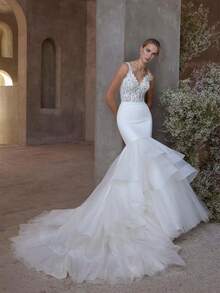 Enchanting V Neckline Lace Bodice Mermaid Wedding Gown - Perfect For Christmas, Halloween, Weddings, Proms & Birthdays - trắng - Xem 2