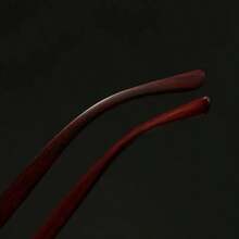 1副经典时尚黑色镜片眼镜，金色镜框，仿木纹镜腿 - 彩色 - 查看 4