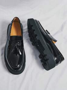 Men's Gentleman Formal Pointed Toe Slip-On Loafers With Tassels, Fashionable, Lightweight And Comfortable, Black, Winter Thick Bottom Embossed Flat Shoes, Casual Business Moccasins, Derby Shoes, Office Formal Shoes Summer New Groom Wedding Dress Shoes, Patent Leather Shiny Formal Shoes, Social Slip-On Portable Men's Shoes, Party Banquet Club Formal Shoes Luxury Youth Casual Oxford Shoes, Autumn Spring 2026 New, Suitable For Commuting, Social, Stage Performance, Small Leather Shoes - 黑色 - 查看 3