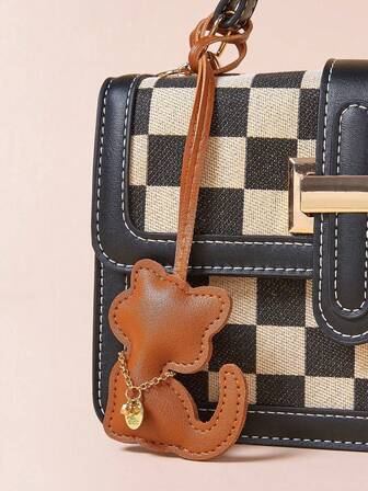 Accesorio de bolso con diseño de gato de cuero, colgante de llave con gatito, llavero de bolso con gato elegante y lindo, accesorio de llave con animal de moda, adecuado para bolsos de mano de mujer, bolsos grandes, bolsos cruzados, accesorios de bolso, bolsos de cosméticos, bolsos de noche, bolsos para portátiles y artículos esenciales para viajes de mujer.