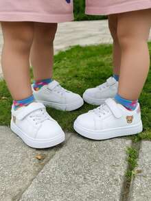 Tenis infantiles blancos con detalle de osito rosa - Blanco - Ver 3