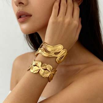 1件复古艺术欧美风不锈钢波浪几何/四叶草手镯，18K镀金钛钢材质，低过敏性，可调节，适合休闲、工作、上学、聚会、音乐会、约会、节日和送礼等场合。