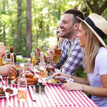 Potchen - 12 mini salero y pimentero en forma de cubeta, de 0.5 onzas, pequeño cubeta, de vidrio, con mini embudos de plástico, para bodas, cocinas, restaurantes, viajes, campamentos (dorado) : Hogar y Cocina - Negro - - Ver 3