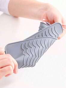 Silicone Styling Mat Heat-Resistant Pad Reusable Hair Straightener Heating Pad Curling Iron Heat Insulation Pad Durable Storage Styling Tool Mat For Kitchen Bedroom Household Office School Restaurant Hotel Commercial For Hair Straighteners Flat Irons Curling Irons Universal Styling Tool Cushion Cover Rotating Wand Holder Straightener Pads Curling Iron Covers Back To School Supplies