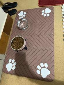 1 pieza Estera absorbente y antifugas para alimentación de perros y gatos con diseño de espiguilla y huella, de secado rápido y fácil de limpiar, ideal como regalo para amantes de perros y gatos, en color negro