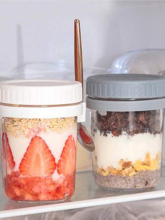 2 pezzi/set Bicchiere in vetro per avena overnight con coperchio e cucchiaio, barattolo Mason per colazione, insalata, yogurt, tazza portatile per picnic all'aperto e campeggio. Nuovo bicchiere d'acqua in vetro con cucchiaio e coperchio, tazza per avena overnight in barattolo Mason con coperchio sigillato, tazza portatile per insalata con coperchio e cucchiaio. Contenitori per avena overnight con coperchi: barattoli Mason. Con coperchi e cucchiai, barattoli Mason piccoli per latte, cereali, frutta, insalata, yogurt.