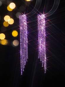 一对镶有水钻的长流苏耳环，适合日常佩戴