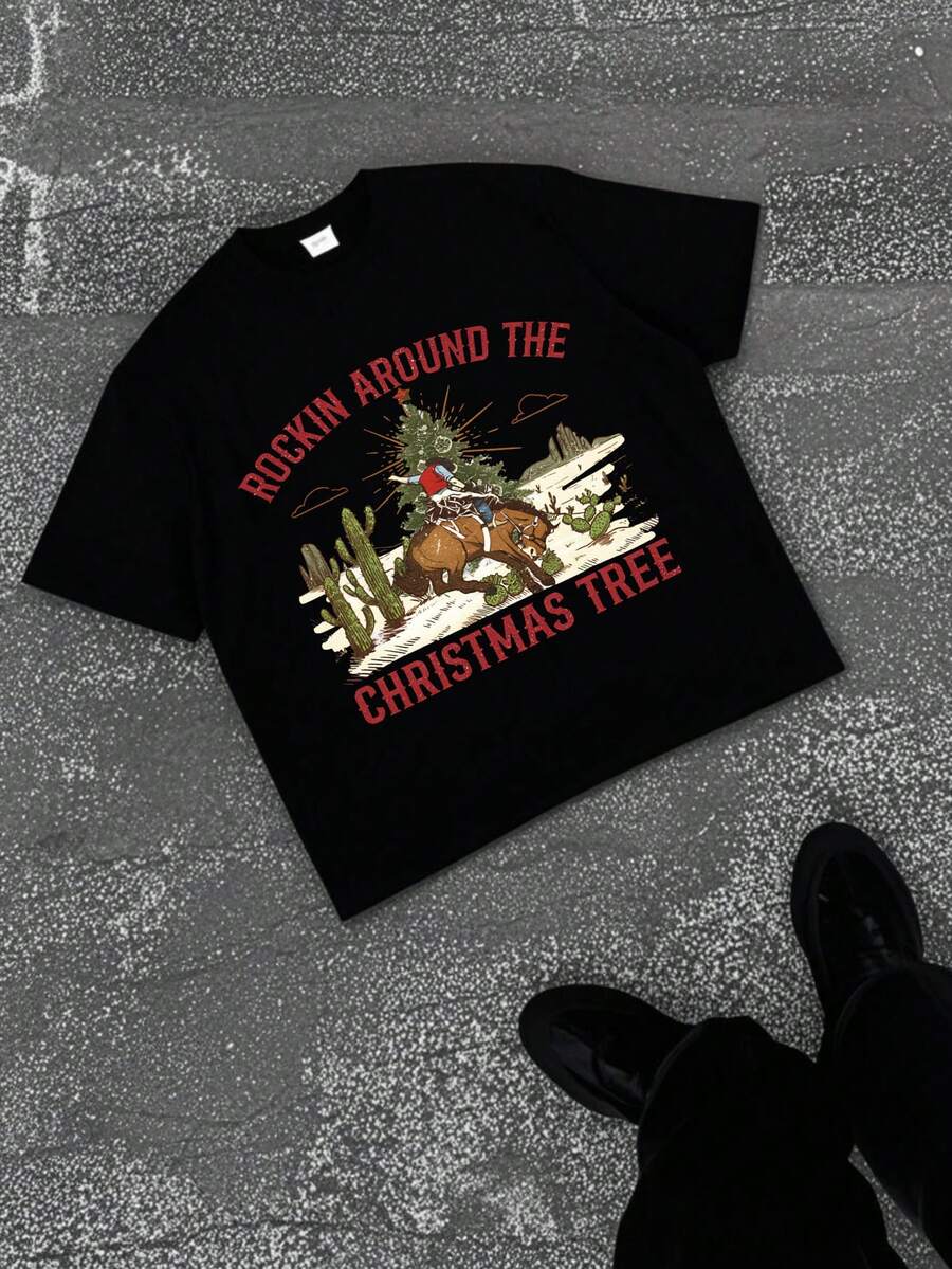 Camiseta de algodón 100% para hombre, diseño impreso Rockin' Around the Christmas Tree con ciervo y árbol navideño en escena desértica | Camiseta personalizada para hombre, clásica y suave, ideal para uso diario | Regalo perfecto para hombres en cumpleaños o San Valentín, ropa festiva para fiestas navideñas | Camiseta de cuello redondo, transpirable y cómoda, estilo casual elegante para hombre