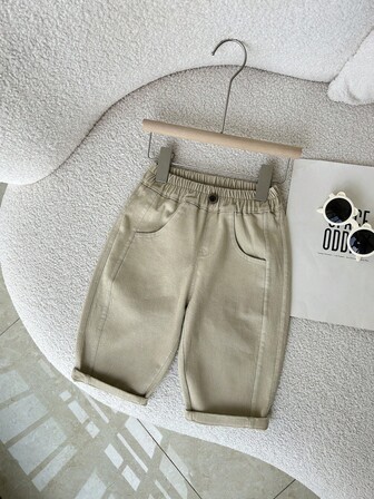 男童休闲弹力腰裤，简约风格，适合春、秋、冬季穿着，舒适百搭，适合日常穿着，也适合户外运动，是返校必备单品，更有圣诞特别版。