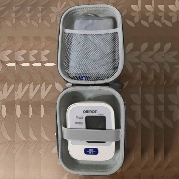 Omron Oberarm-Blutdruckmessgerät mit Aufbewahrungstasche, großes Fassungsvermögen aus Nylonmaterial (komplett grau), tragbar