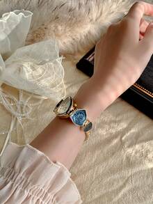 1pc New Fashion Women's Watch, Elegant Triangular Dial, Business Quartz Watch, Suitable For Daily Life, Parties And Banquets - Grey - View 3