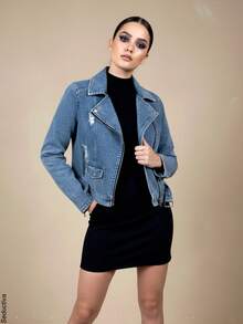 Chaqueta corta de mezclilla tipo motera para mujer. Clásica y casual, tela de algodón, poliéster y spandex, apta para temporadas de otoño e invierno. Cuello alto tipo camisero. Ligeros desgastes en mangas y parte frontal. Manga larga, interior afelpado, muy cálido y cómodo, ajuste con cremallera metálica y cinturón de tela con hebilla metálica. Bolsillos frontales con cremallera. - Blanco - Ver 8