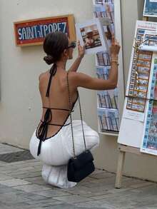 FOR BEAUTY 春夏新款收腰性感露背吊带针织连衣裙，适合女士海滩、度假、音乐节等场合穿着，时尚优雅的波西米亚风白色沙滩裙，新年必备单品