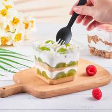 300 Square Plastic Dessert Cups With Lids And Forks, 8 Oz And 12 Oz (With Lids And Forks), Square Dessert Cups With Spoons, Disposable Party Cupcake Boxes, Mousse Cups, Ice Cream Cups, Pudding Cups, Snack Cups, And Fruit Cupcake Cups. 150 Pieces (50 Cups + 50 Lids + 50 Spoons) 300 Pieces (100 Cups + 100 Lids + 100 Spoons) - B10-9 - 查看 2