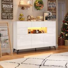 Modernes Sideboard 140 cm mit LED-Beleuchtung »Aura<< – Hochglanz-Weiße Kommode mit 3 Schubladen, 5 Schrankfächern & Metallbeinen – Elegantes Wohnzimmermöbel aus MDF