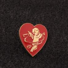 Romantic And Sweet Heart Shaped Brooch With A Cupid Theme Creative Pin Badge With A Golden Angel Symbolizing Love And Beauty Suitable For Gifts Celebrations And Festivals A Fashionable And Versatile Accessory For Clothes And Bags - 彩色 - 查看 2