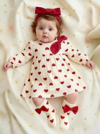 Conjunto de regalo para bebé recién nacida - Vestido con moño, estampado de corazón y rayas, con calcetines y diadema