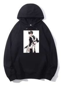 "Trending Elegant Anime Butler Character Graphic Anime Aesthetic Fan Fashion Sweatshirt"Unisex Hoodie: Loose Fit, Makes You Look Slimmer, Stylish For The Street. Classic Hood, Easy To Match, Fits All Body Types. - 黑色 - 查看 1