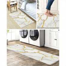 Modern Bright Kitchen Decor Set - White Cabinetry With Gold Handles, Light Wooden Floor, Gold Marble-Like Kitchen Mat, Stainless Steel Pots & Faucet, Cutting Board & Jars, Greenery Outdoor Pat - 彩色 - 查看 2