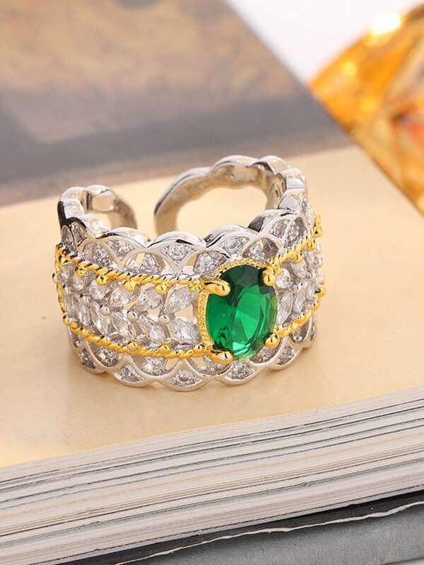 خاتم فاخر مرصع بالماس الأخضر الأنيق للنساء