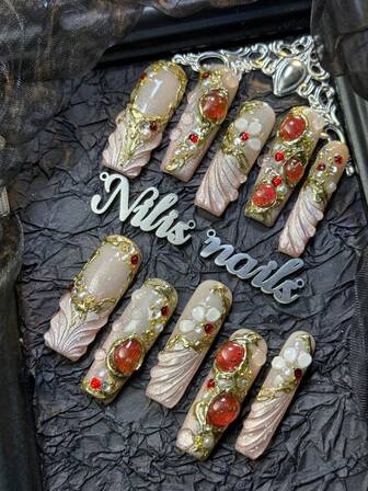 Söt barock nagelkonst-look med 10 st. guldfärgade handgjorda akryl press-on naglar, långa fyrkantiga naglar, rosa kattöga- och champagnefärgade glittrande franska tip-naglar, pärlinbäddade lösnaglar, handritade droppar och kronbladsnaglar, röda kattöga-tie dye 3D-krona och kärlek och fjäril, lämplig för julbruk, set lämpligt för högtider, lämpligt för tjejer att använda med gratis gelfil