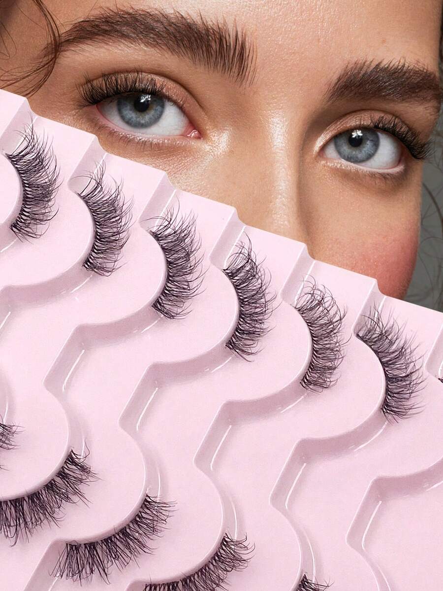 8对蓬松柔软透明假睫毛，仿貂毛材质，卷翘款式，适合日常佩戴