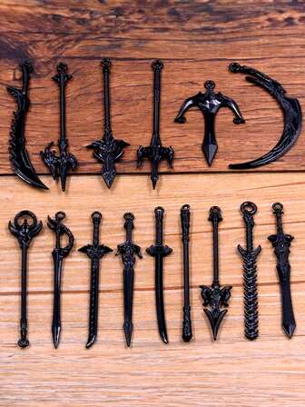 30件套复古简约黑色剑与武器挂件，男女皆宜，用途广泛，是万圣节、圣诞节、感恩节、生日等节日的优雅礼物之选。