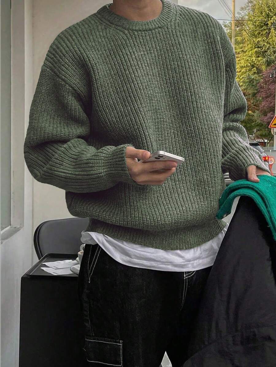 轻薄宽松针织毛衣，带有纹理图案，休闲中性设计，适合秋冬季穿着。 - 橄欖綠 - 查看 1