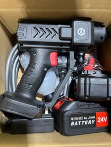 锂电池驱动洗车器，高压水枪，带适配器、喷嘴和软管，适用于清洗汽车、庭院和花园。送给男友和父亲的礼物。 - 黑色 - 查看 13