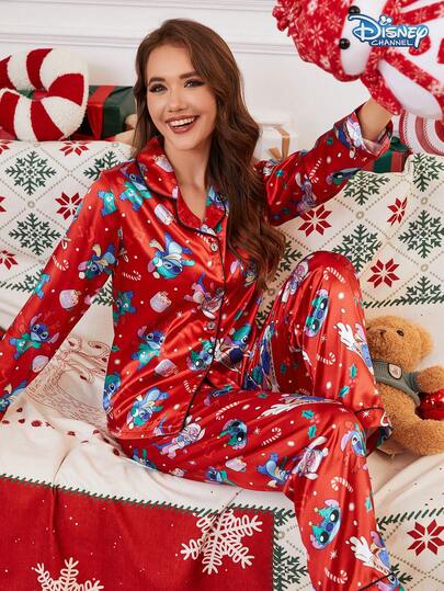 Disney Conjunto de pijama de 2 piezas con estampado de Stitch de la serie navideña de Disney, con top de manga larga con botones y pantalón de cintura elástica. Tela suave y transpirable, adecuada para todas las estaciones.
