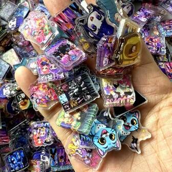 10个动漫2厘米亚克力吊坠，可爱亚克力贴片，手工DIY配件，钥匙扣，PP夹子，圣诞礼物，圣诞装饰，随机风格