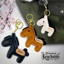 1个定制水钻字母皮革钥匙扣,个性化名字包包挂饰,闪亮水钻字母,定制生日礼物(送给女性/女友),送给他的礼物,送给她的礼物,新年/母亲节/父亲节/生日/周年纪念日/圣诞节礼物,送给您的爱人、男友、女友、家人、朋友 - 彩色 - 查看 10