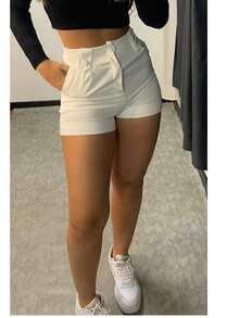 Short Feminino Social Elegante Cintura Alta com Bolso e Três Botoes