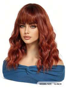 Peluca sintética de onda media de color rojo marrón con flequillo, cabello rizado rojo resistente al calor para uso diario de mujeres. (Preste atención a cómo la usa y cuida, ya que debido a la iluminación y el ángulo durante la fotografía, el producto real puede tener ligeras diferencias de color en comparación con las imágenes.)