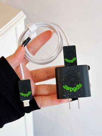 Spider Web & English Letter Star Pattern Charger Cable Protector Case, Compatible With 20W Apple Charger, Minimalist Apple Charger Protective Cover, Fits 20W Phone 15/16 Pro Max Charging Cable Protector, Scratch-Resistant, Bite-Resistant, Suitable For 13/14 Plus, Halloween Gift