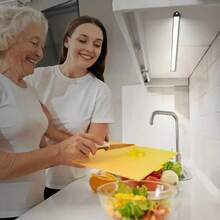 LED 橱柜下照明，3 种颜色变化（3200K、4500K、6500K），USB 插入式台下灯，铝制材料持久耐用 - 易于安装，可调光 LED 生长灯，适用于家庭厨房、橱柜、餐具室、工作台 - 黑色 - 查看 11