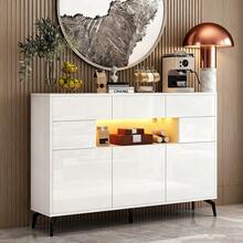Modernes Sideboard 140 cm mit LED-Beleuchtung »Aura<< – Hochglanz-Weiße Kommode mit 3 Schubladen, 5 Schrankfächern & Metallbeinen – Elegantes Wohnzimmermöbel aus MDF