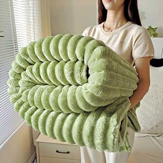 1 pieza Manta de franela de peluche de conejo falso con cordón grueso y recorte. Pelaje suave, calor por ambos lados, uso multipropósito. Adecuado para siestas en la oficina, sofá, viajes, aire acondicionado, todo el año, uso de toda la familia.