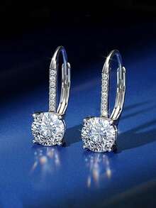 LOVESSOM أقراط فضة عيار 925 بحجر موسانيت 1 قيراط * 2، طراز كلاسيكي بسيط وأنيق، عالي الجودة للرجال والنساء، مناسب للاستخدام اليومي وحفلات الزفاف والحفلات والسفر وعيد الأم وعيد الأب وعيد الفصح وعيد الشكر وعيد الميلاد والذكرى السنوية وهدايا البلوغ